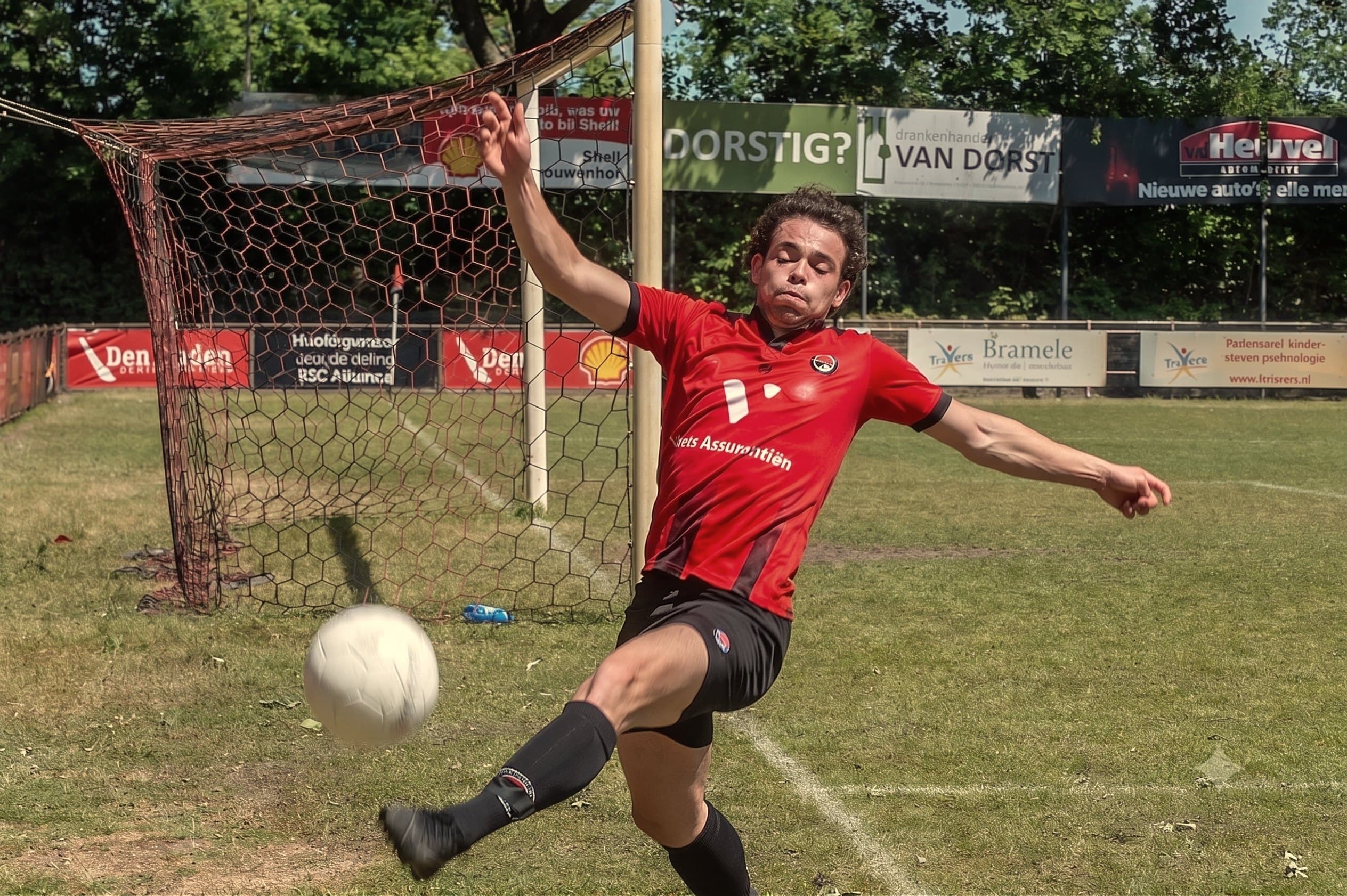 Aaron in actie op het voetbalveld